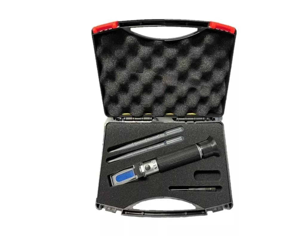 aquarium-elements-refractometer-with-large-black-case Aquarium Elements Refractometer with Large Black Case